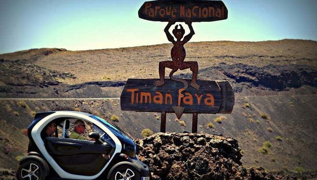 Viajando de carro elétrico por Timanfaya