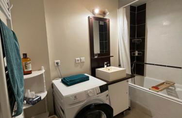 Appartement chaleureux avec jacuzzi-Terrasses rooftop-Rafraîchisseur-Parking-wifi - Foto 23