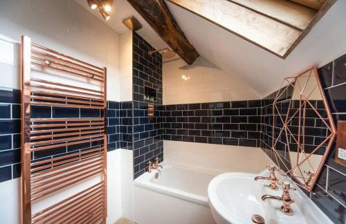 The Cottage on the Square, Wensley - Derbyshire Country Cottage. - Photo 5