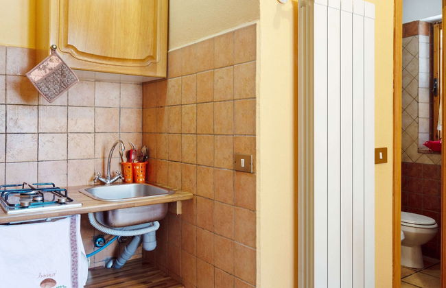 Sun-kissed Holiday Home With Swimming Pool - Photo 6