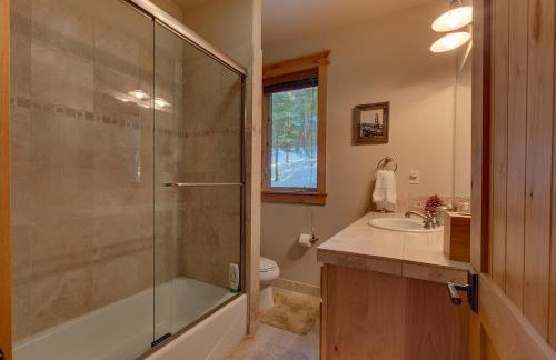 Skislope Manor - Spacious Tahoe Donner 4 BR with Gorgeous Home Theater and Hot Tub - Foto 23