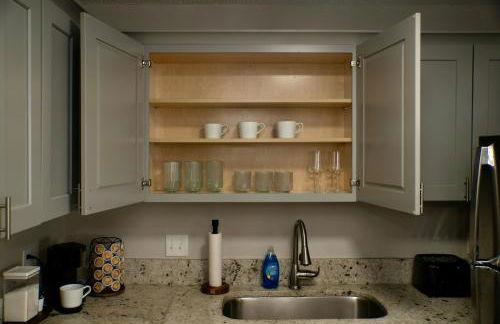 Uptown LUXE Retreat with Parking & Walk to City Center - Foto 18