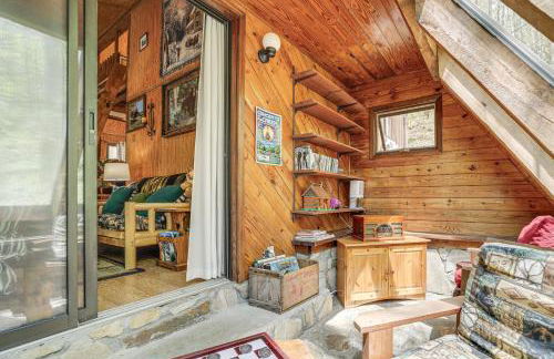 Spring Creekside Getaway at Whittier Cabin with Deck - Foto 17