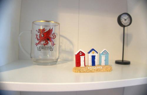 3BDR Town House in the Heart of Holyhead - Free Onsite Parking - Foto 37