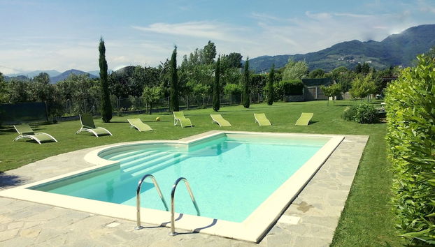 Villa In Lucca Placed in a Residential Area, all Services Nearby - Foto 2, Imagem principal