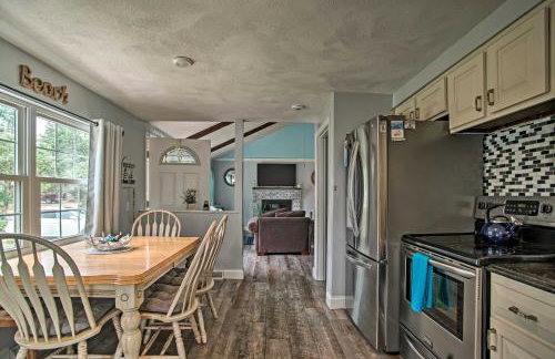 Walk to Haigis Beach Cape Cod Retreat with Deck! - Foto 7