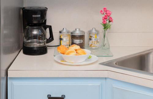 The Gem-3 Bedrooms! King, Full & Twin Beds, Sauna with Free Parking plus more - Foto 14