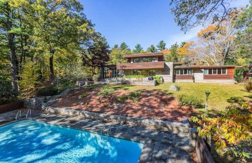 Peaceful Getaway Cottage on grounds of historic mid-century gem - Foto 25