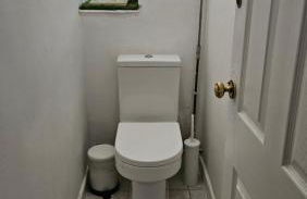 Spacious Two Bedroom Apartment in Battersea, Free Parking - Foto 21