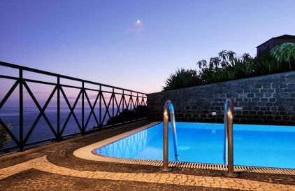 Villa Ocean Wave Calheta - Oversized Pool & Stunning Ocean Views - Photo 7