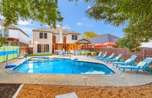 Resort Style Backyard Pool Pickleball Court - Foto 62