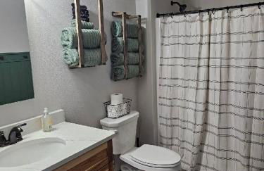 Sunset Serenity 5 Bedroom, Private Lake, Hot Tub - Foto 48