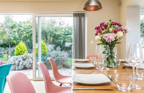 Stylish and fresh 4 bed beach house with garden - Pass the Keys - Foto 31