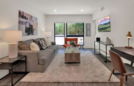 Elevator-King Bed-Walk Downtown-Free Garage Parking-Laundry - Foto 49