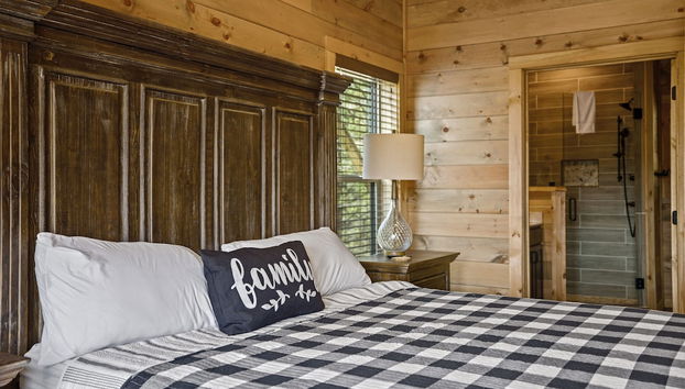 The Hidden Owl Mountain Lodge 5 Bedroom Cabin by RedAwning - Foto 4, Habitación