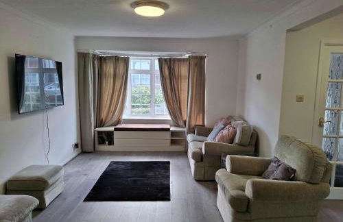 Nicely decorated 3 bedroom house near Heathrow, London - Foto 3
