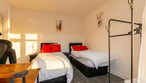 Spacious 3-Bed Home for 8 | Free Parking & Garden - Foto 4