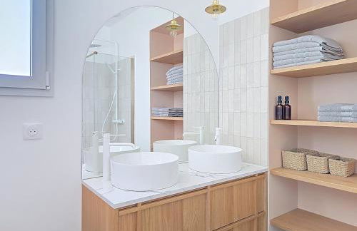 Feet in the water, 100 m from the city center - Photo 22