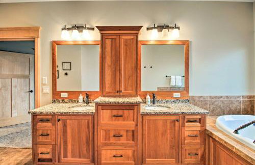 Dock, Hot Tub and Game Room Luxe Lake Latoka Home - Foto 20