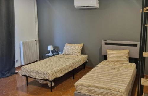 F2 ou F3 ,appartement climatisé neuf, magnifique vue sur mer et aéroport, proche tram et gare sncf 1 min,aéroport 3 minutes, 3 rooms, new AC apartment, magnificent sea and airport views, close to tram and SNCF train station 1 min, airport 3 min - Foto 14