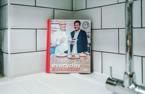 Long Stays Offers , New 2 Bed APT , Sleeps 3 , Wigan , Perfect for Relocations , Contractors , Families - Photo 36