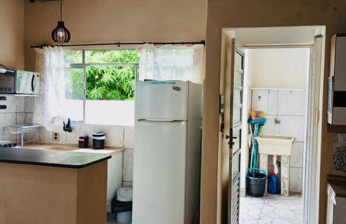 Casa São Sebastião 100 metros da praia e 3km do centro e travessia para Ilhabela - Foto 2