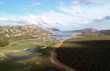 Refúgio na Lapinha com dois chalés, ideais para casal, família ou pequeno grupo de amigos, com acesso privativo à lagoa, caiaques e quadra de beach tennis - Foto 72