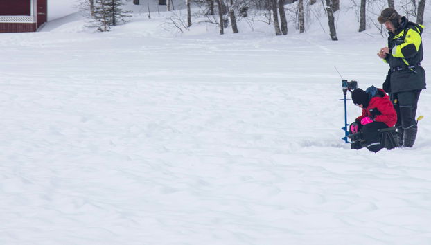 Pesca sul ghiaccio a Luosto