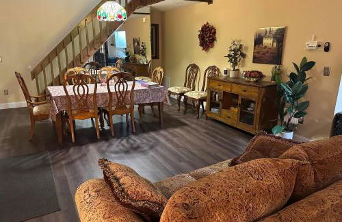 WOW!! Ultimate Pocono Retreat, Hot Tub, Game Room, Deck, Lakes, Skiing, Pools - Foto 5