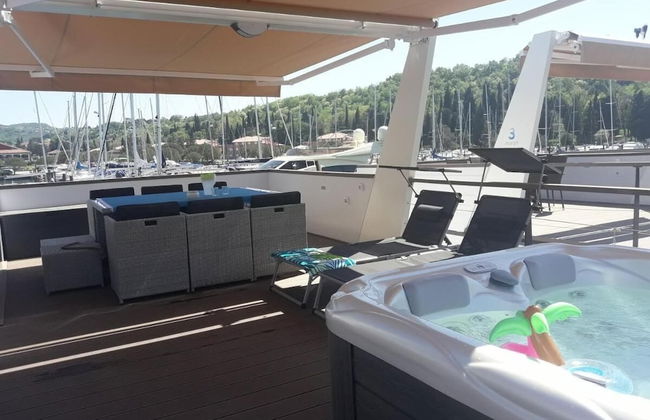 Adela Floating House - Foto 10