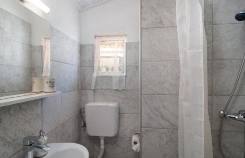 1 Bedroom Stunning Home In Postira - Photo 21