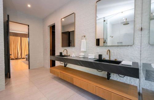 Luxury 6BR Beverly Hills Villa with Pool and Views - Photo 51