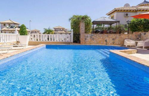 Casa Lilly-Rose, a beautiful 3 bedroom detached villa a short walk to the Villamartin Plaza & Golf course - Foto 6