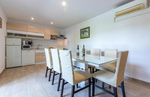 Three-Bedroom Holiday Home In Neoric - Photo 5