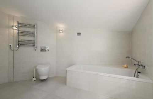 Marbella, Costabella - Beachfront Villa with Heated Pool - Photo 36