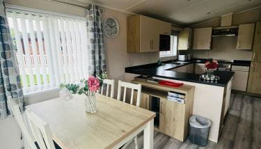 Rowan Lodge with Hot Tub - Foto 5