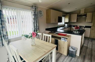 Rowan Lodge with Hot Tub - Foto 5