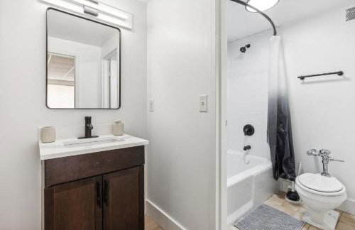 East 120 I Modern Refinished Apt Downtown I Gym - Foto 6