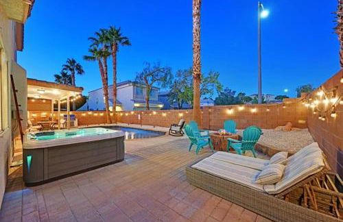 Stunning 4BR Getaway w Pool, Hot Tub, & Firepit - Foto 29