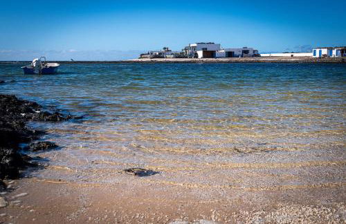 Cabin in front of idyllic majanicho beach - Photo 50