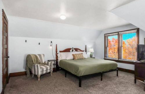 Historic Charm: Spacious 4BR Retreat Sleeps 11 - Holiday Home - Foto 5