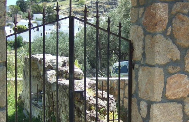 1-bed House Sleeps 4 - Free Parking, Patio, Wifi - Photo 7