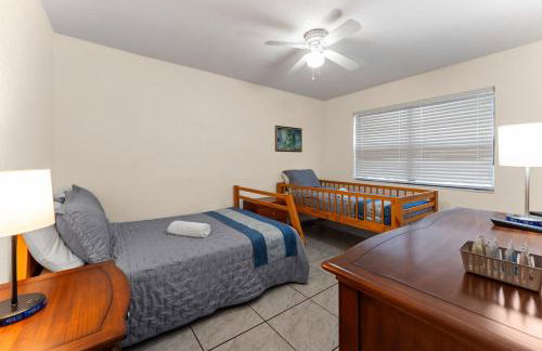 Spacious 5BR Home with Pool, Near Downtown & Beach - Foto 20