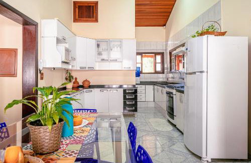 Refúgio e diversão para FAMÍLIAS a 60 min de SP - Piscina, Churrasqueira, wifi 300Mbps - PETFRIENDLY - Foto 6