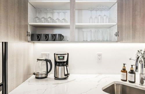 Sleeps 12 Downtown Entire home with rooftop - Foto 60