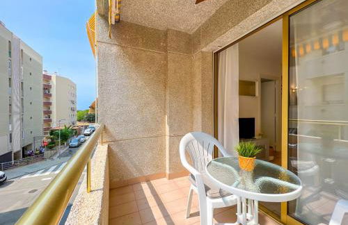 Beachfront gateway in Pineda de Mar - Photo 5