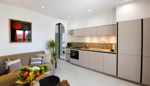 A 5 min à pied de la plage et 10 min du port, T2 vue mer avec vaste terrasse et parking privé - prestations haut de gamme - Foto 3