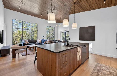 The Luxe House | Upscale Cabin w/ Hot Tub & Fire Pit! - Foto 38