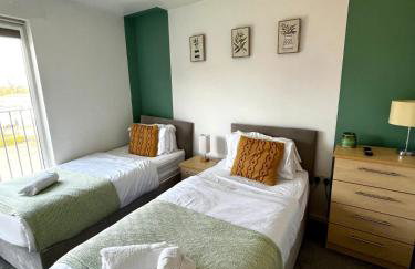 Serene 2-Bed Flat with Canal Views - Coop Live & Ethiad - Foto 14