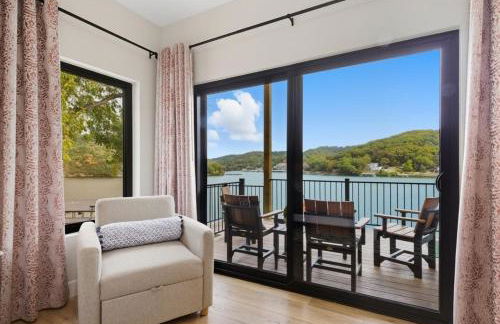 Modern Lakefront Escape | The Twelve - Foto 12